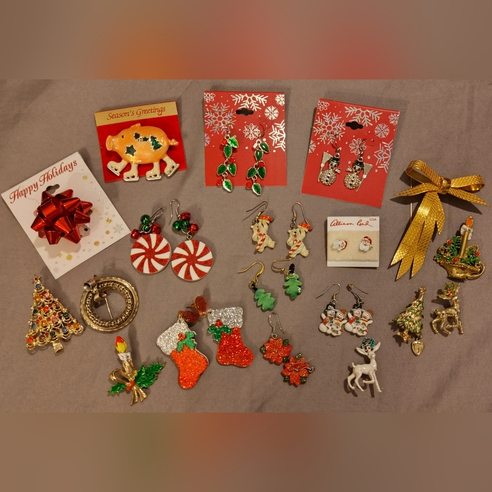 NEW! Christmas Jewelry Bundle (Earrings & Pins)